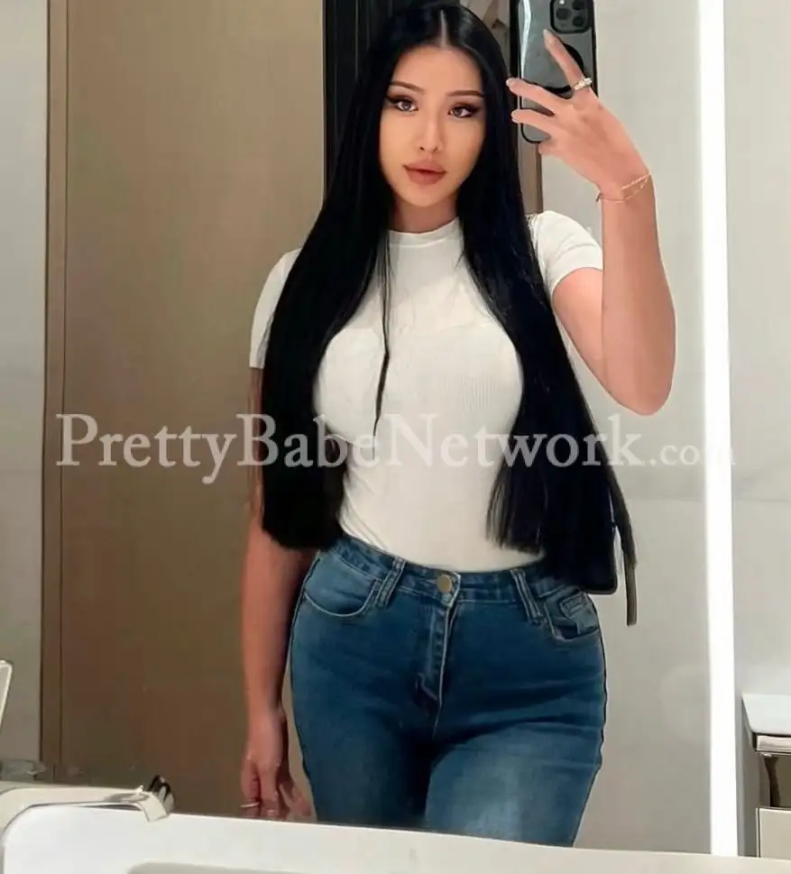 Beautiful housewife call girl near you in Green Park, hire me for tonight as a companion