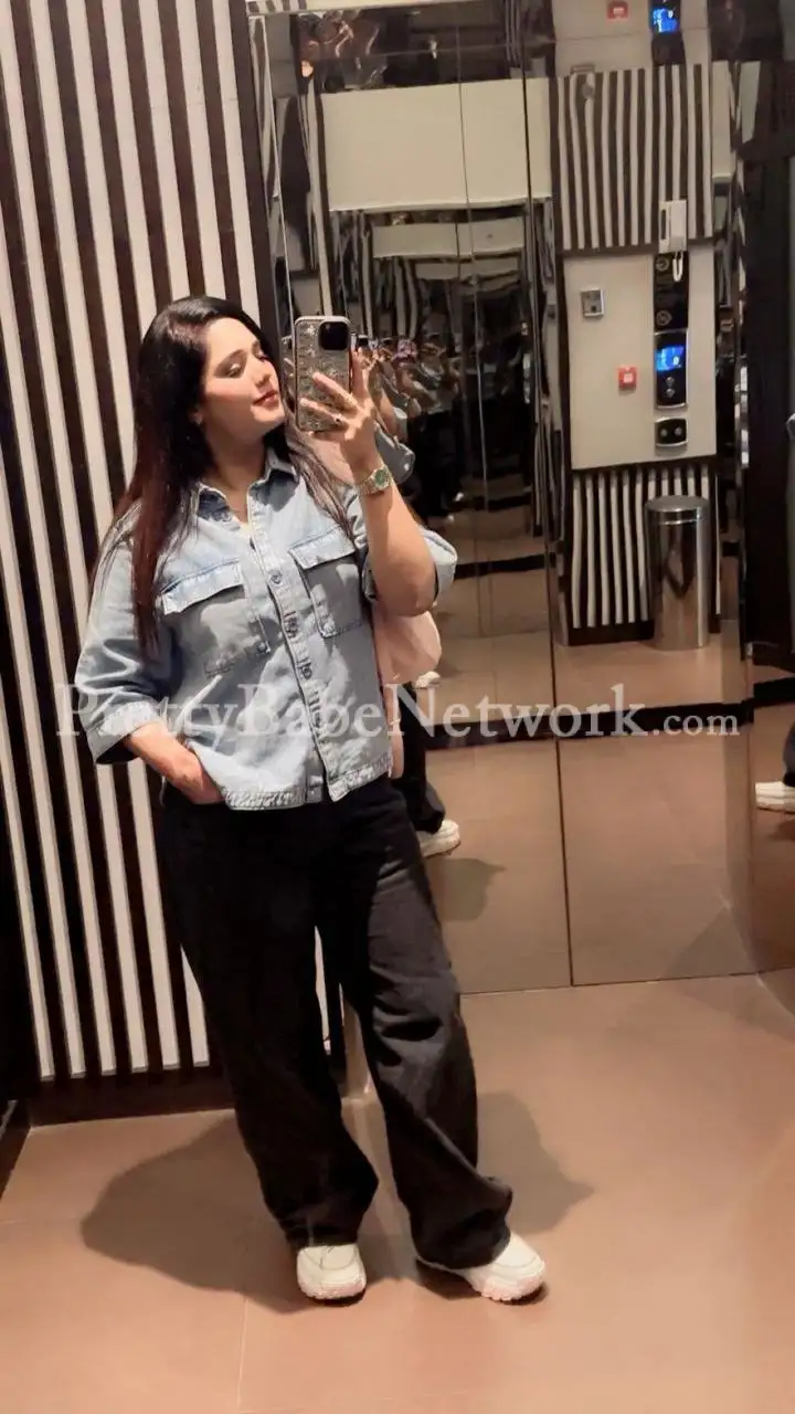 Open for All Men! Kamini Housewife Escort in DLF Phase 3, Gurgaon for Intense Orgasm