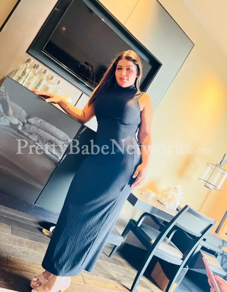 Voluptuous Gurgaon Bhabhi Escort Keerti Ready For an Intense Sex With You