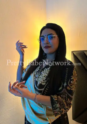 Independent Bengali Housewife Escort Moumita for Sex Night in Greater Noida