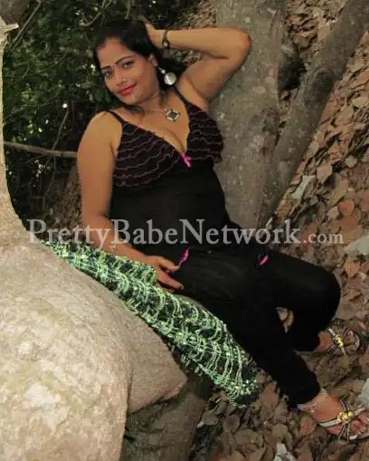 Tamil Aunty Valli—Mallu Aunty Escort Near Dadar Chowpatty Beach for Sex