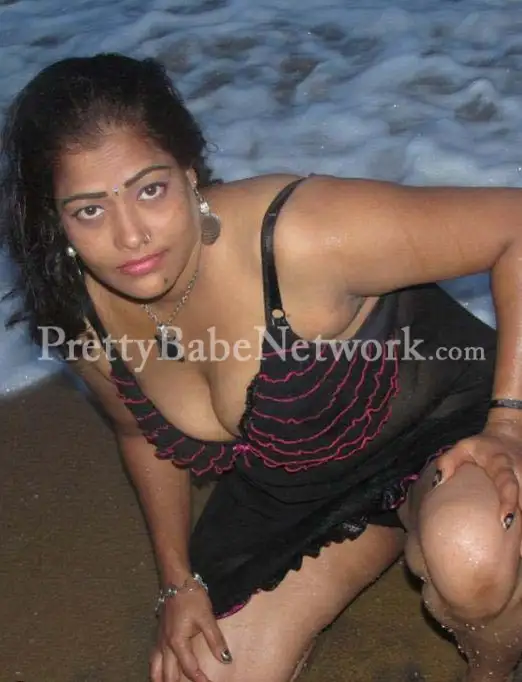 Tamil Aunty Valli—Mallu Aunty Escort Near Dadar Chowpatty Beach for Sex