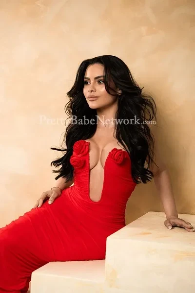 Brunette Escort Aurora Available for Incall and Outcall Bookings Just at 15k