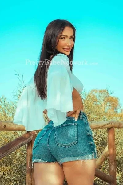 Take Kolkata Ramp Model Escort Neha to High-Class Parties