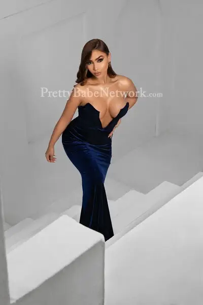 Enjoy Deep French Kissing or B2B Massage With Blonde Escort Alenka