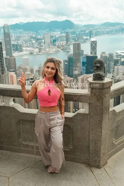 Russian Escort Girl Ysabella in Dharmatala, Kolkata Offers Threesome, 69, and Watersports