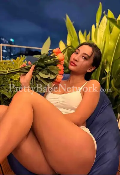 Indian Actress Escort in Kolkata Aahana in Lemon Tree Premier Hotel