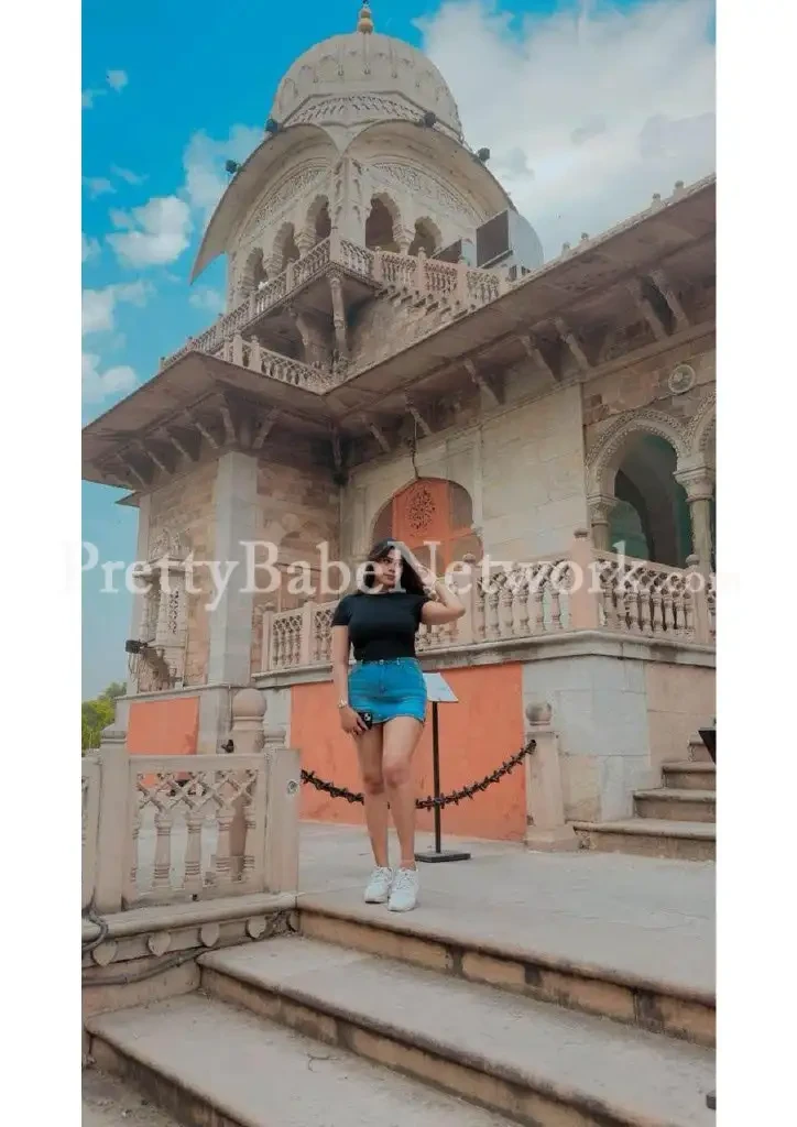 Aashika This Side! A Model Cum VIP Call Girl in Dunlop, Kolkata Incall & Outcalls