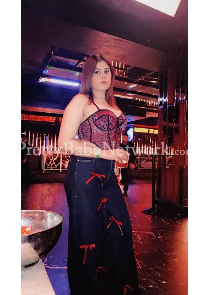 Aashika This Side! A Model Cum VIP Call Girl in Dunlop, Kolkata Incall & Outcalls