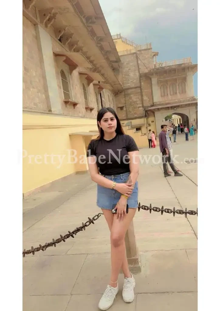 Aashika This Side! A Model Cum VIP Call Girl in Dunlop, Kolkata Incall & Outcalls