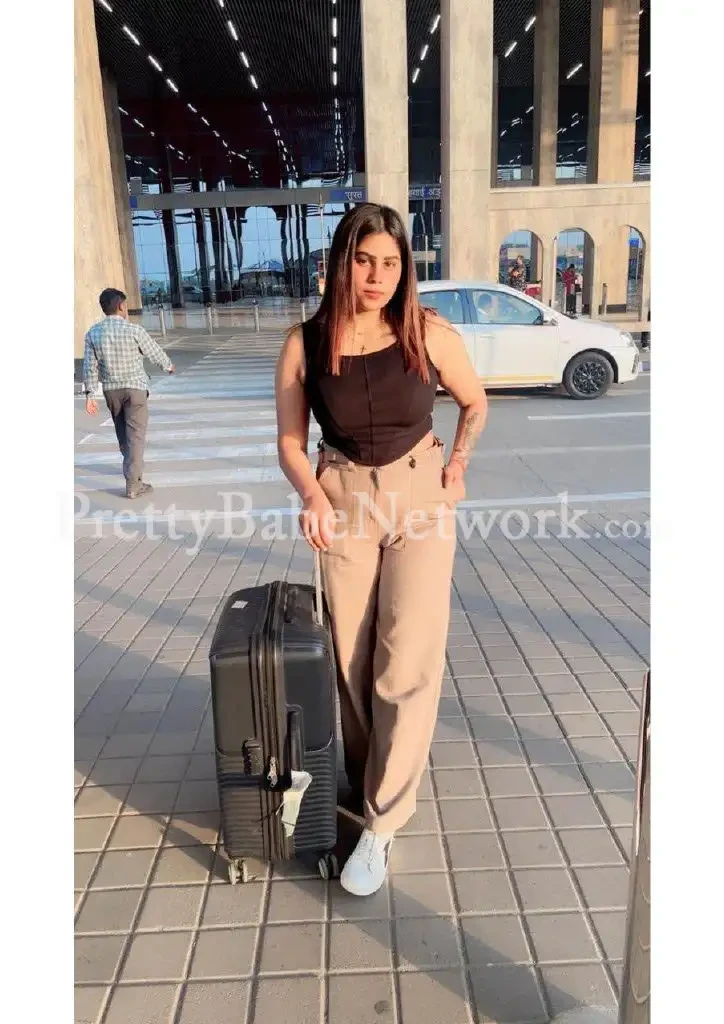 Aashika This Side! A Model Cum VIP Call Girl in Dunlop, Kolkata Incall & Outcalls