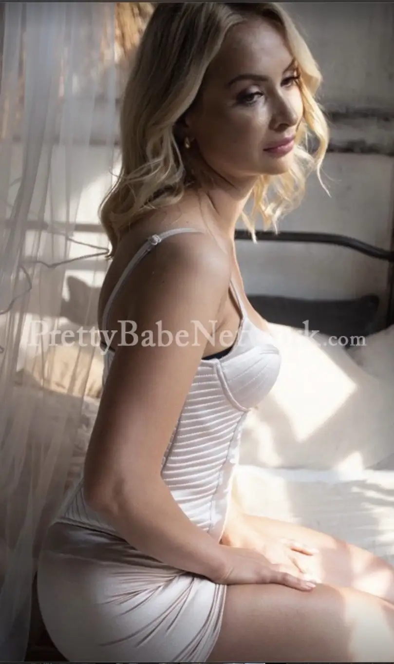 Enjoy the adult services with a Ukrainian milf (Annat, I'm fully natural, no silicone) - VIP escorts in Defence Colony, Delhi