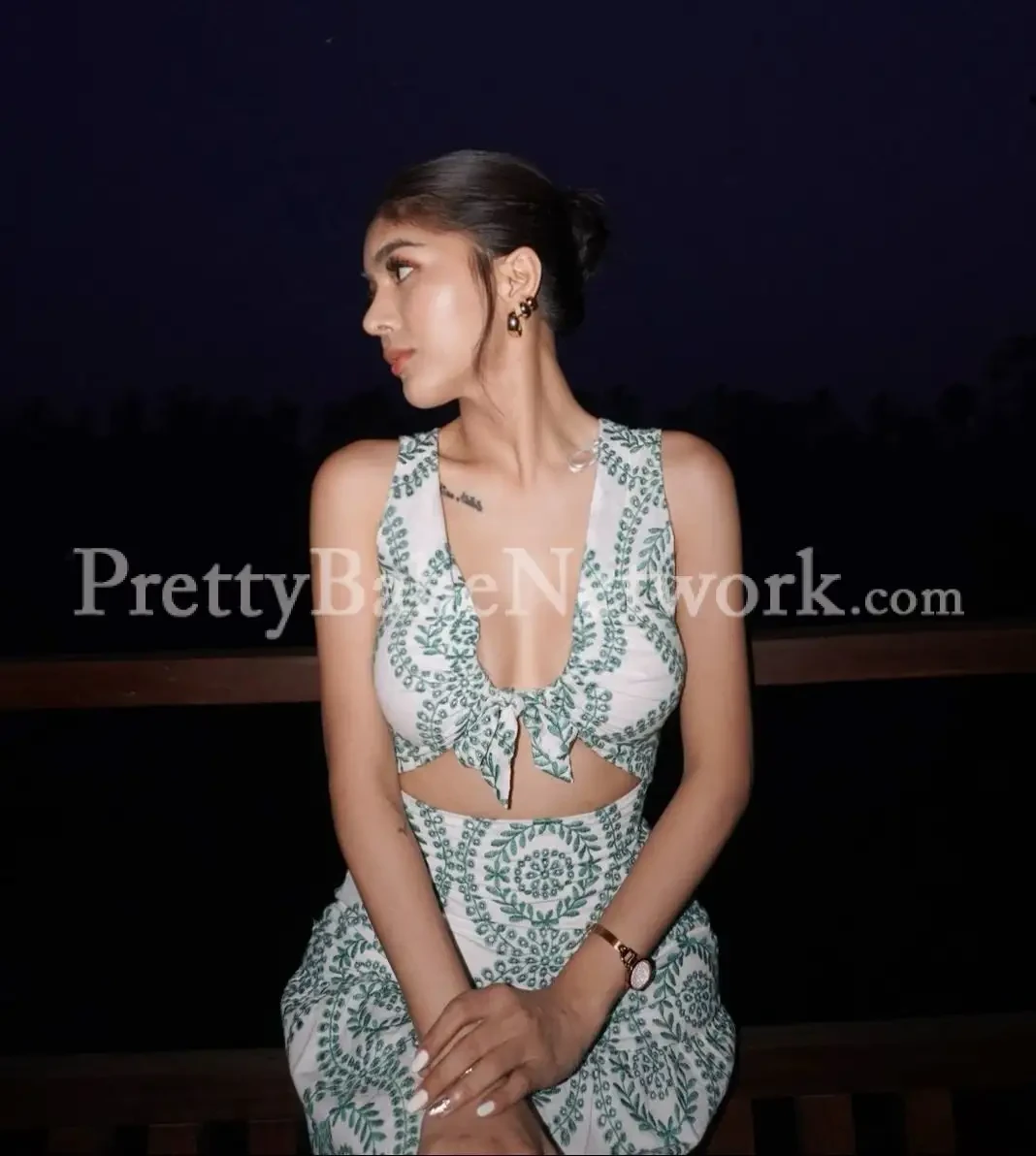 Hot Filipino Escort in Kolkata Caroline Staying in Pipal Tree Hotel