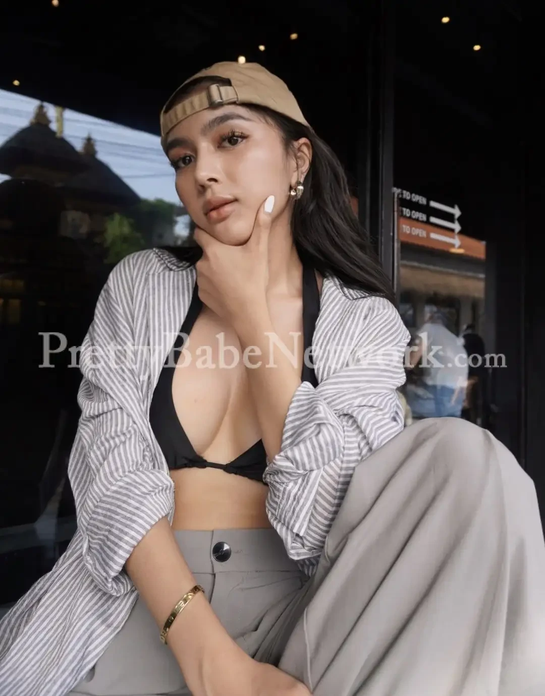 Hot Filipino Escort in Kolkata Caroline Staying in Pipal Tree Hotel