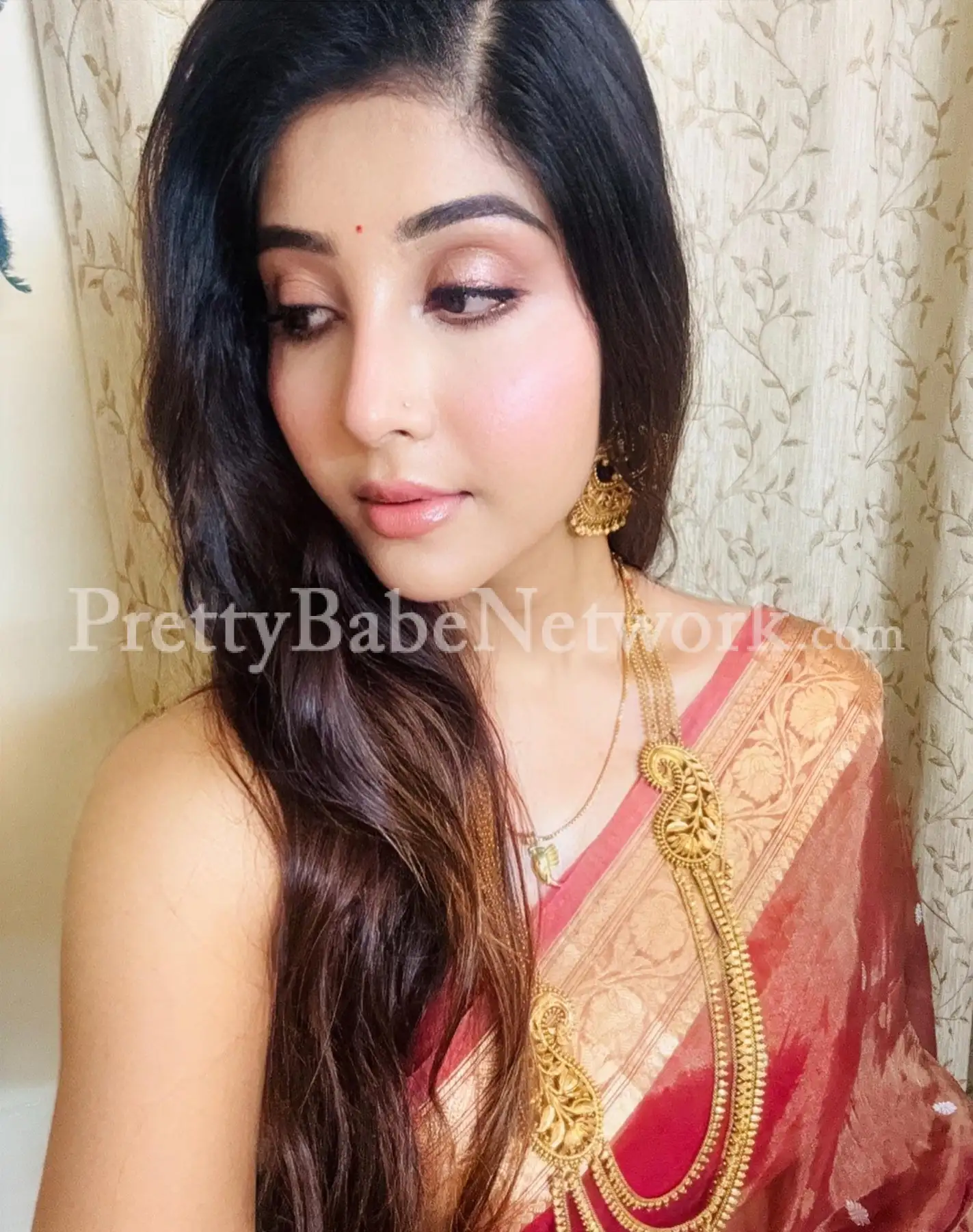 Sameera VIP Escort near Burrabazar, Kolkata for Intimate Hookup Sessions