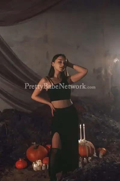 Hey I'm Lily - Petite Foreign Escort for Intimate Lovemaking in IBIS Hotel, Kolkata
